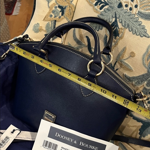 Dooney and Bourke purse - Picture 4 of 7